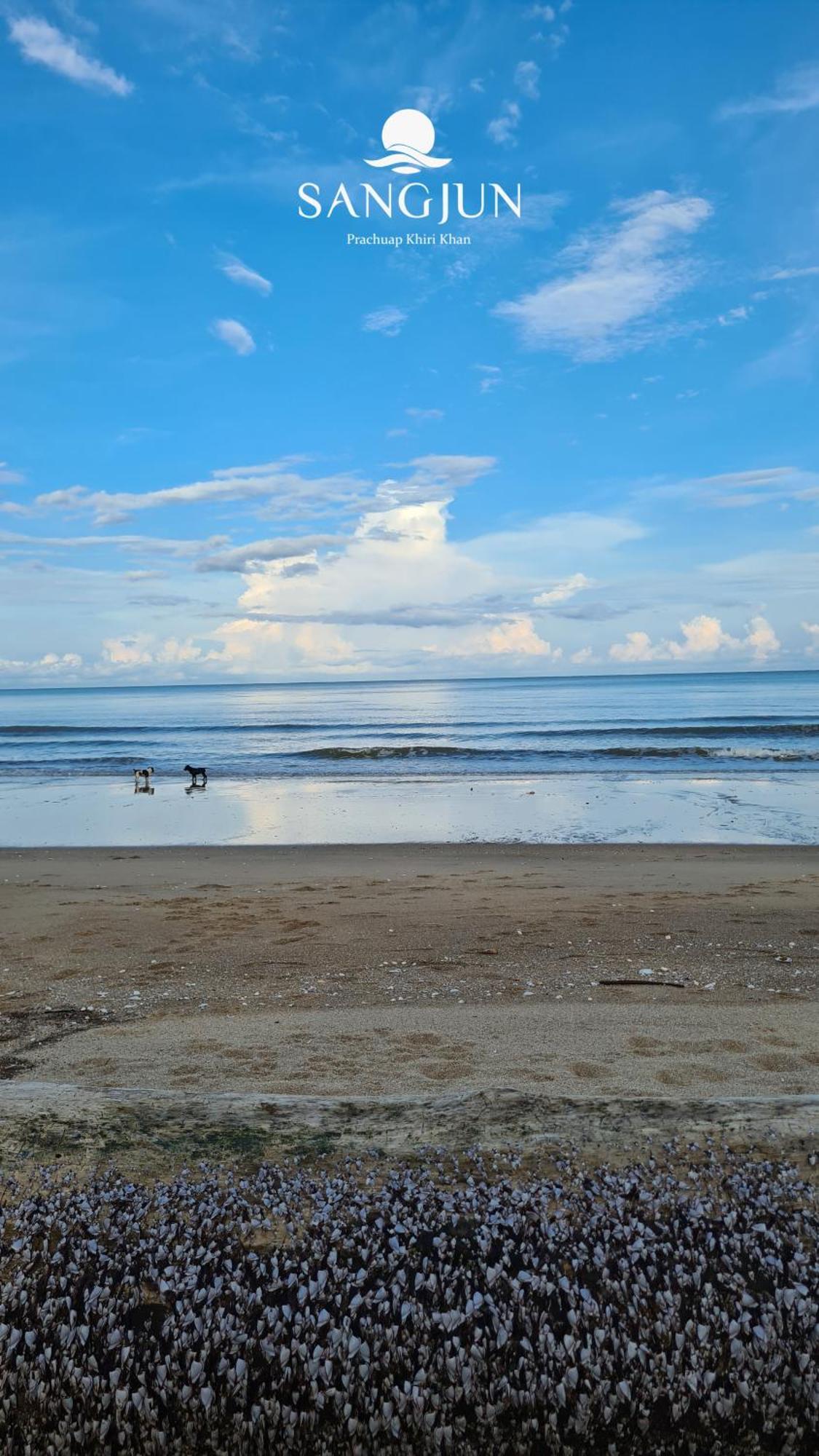 Sangjun On Beach Resort Бангсапхан Экстерьер фото