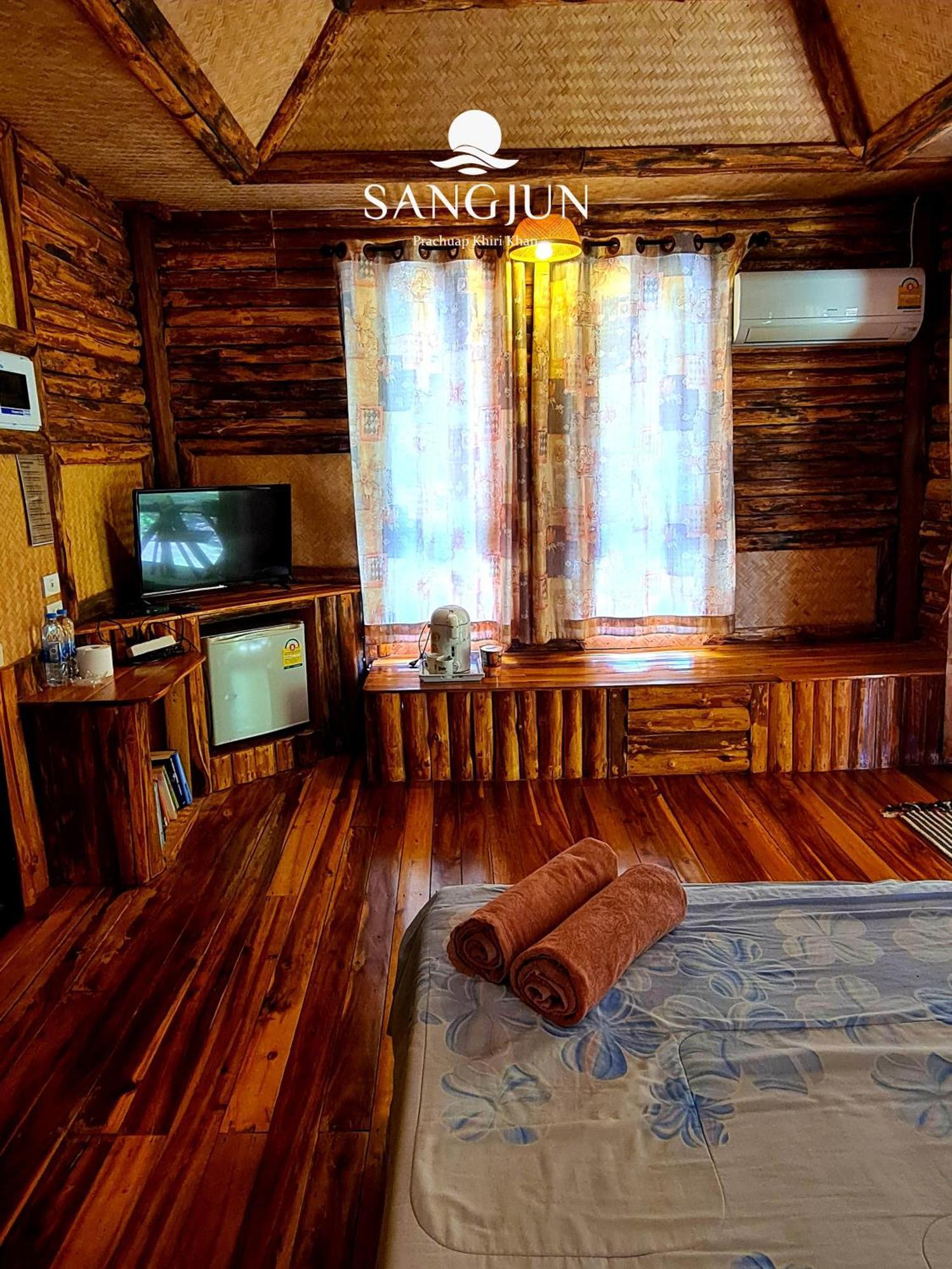 Sangjun On Beach Resort Бангсапхан Экстерьер фото