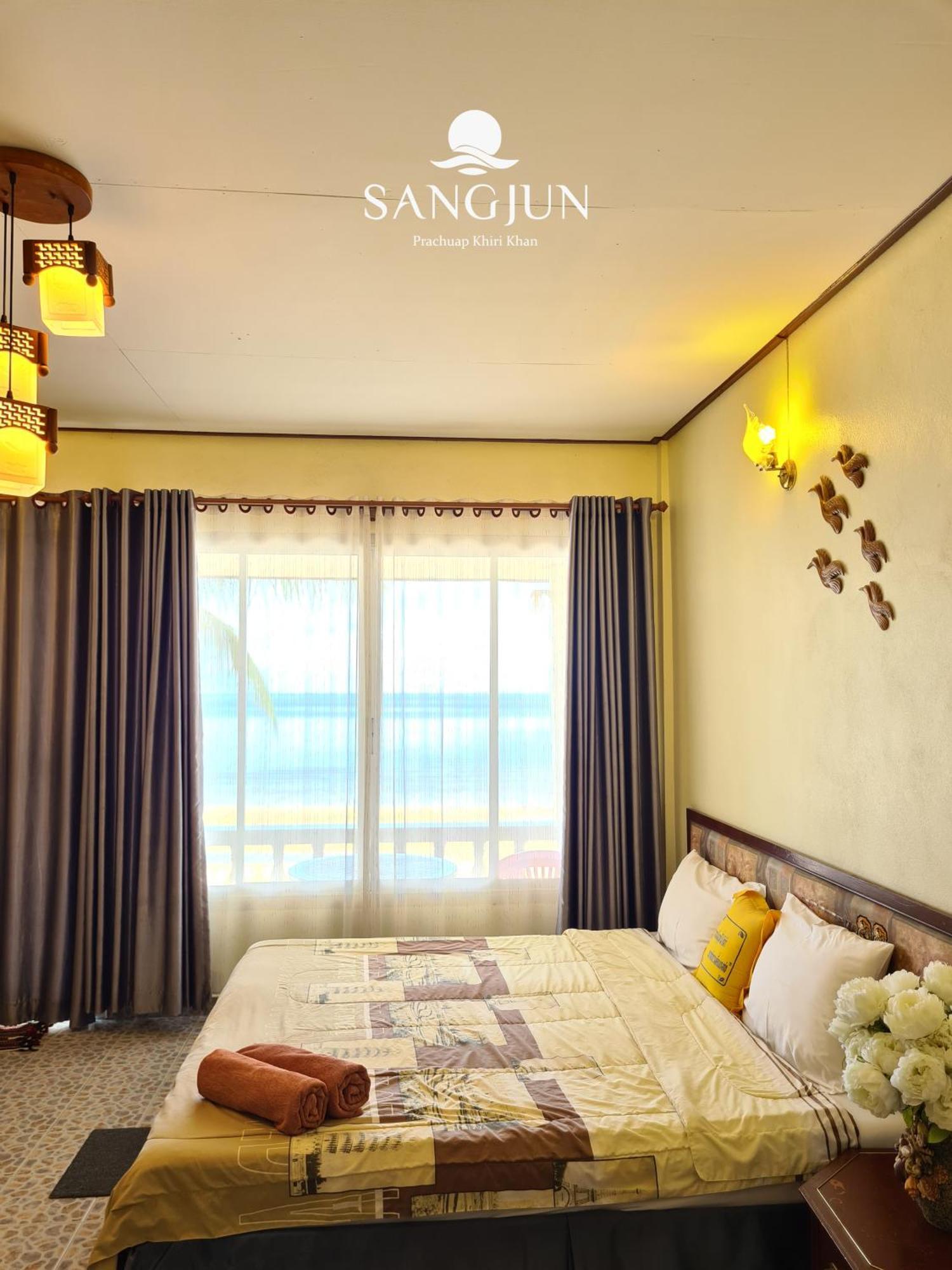 Sangjun On Beach Resort Бангсапхан Экстерьер фото