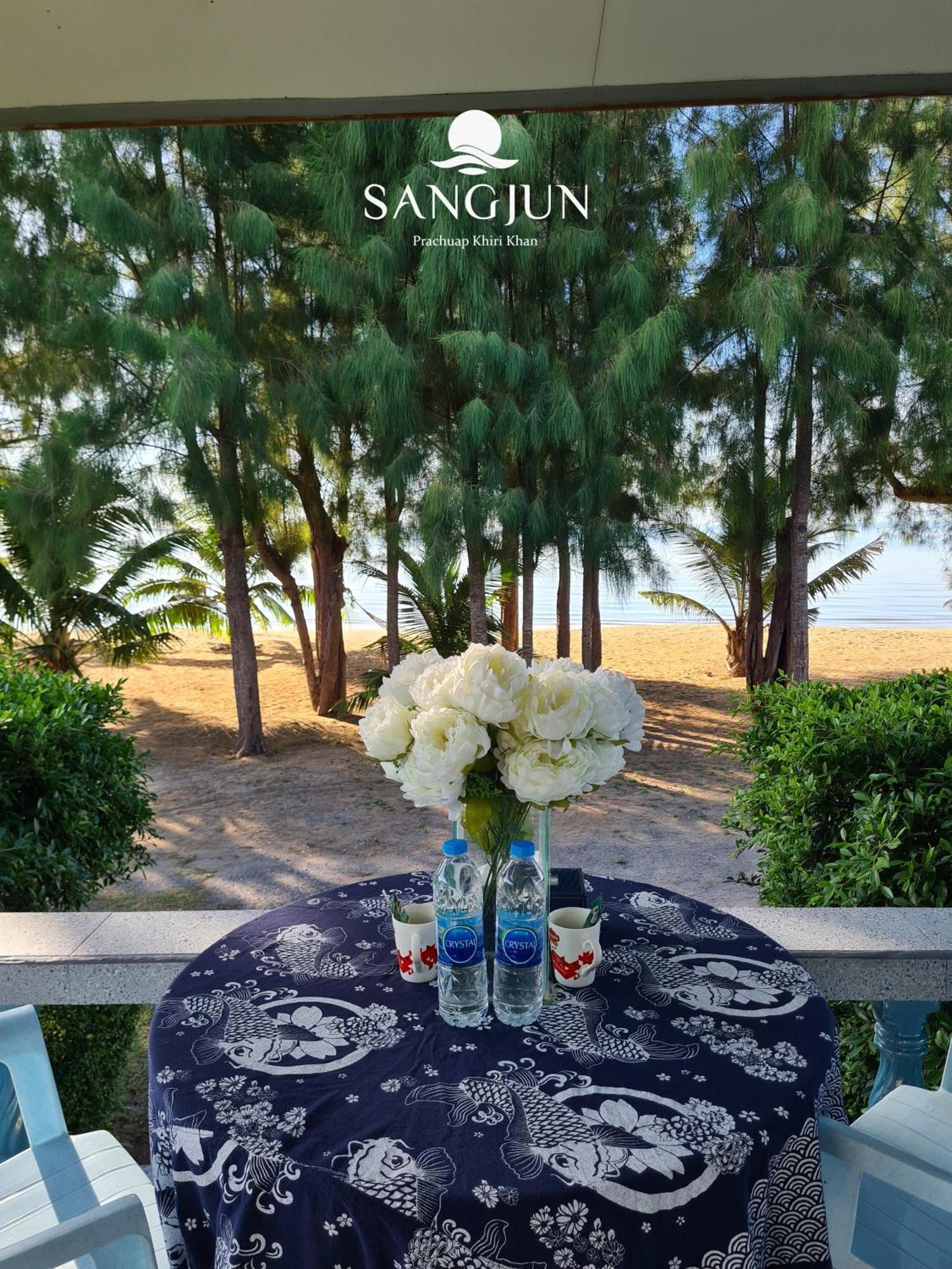 Sangjun On Beach Resort Бангсапхан Экстерьер фото
