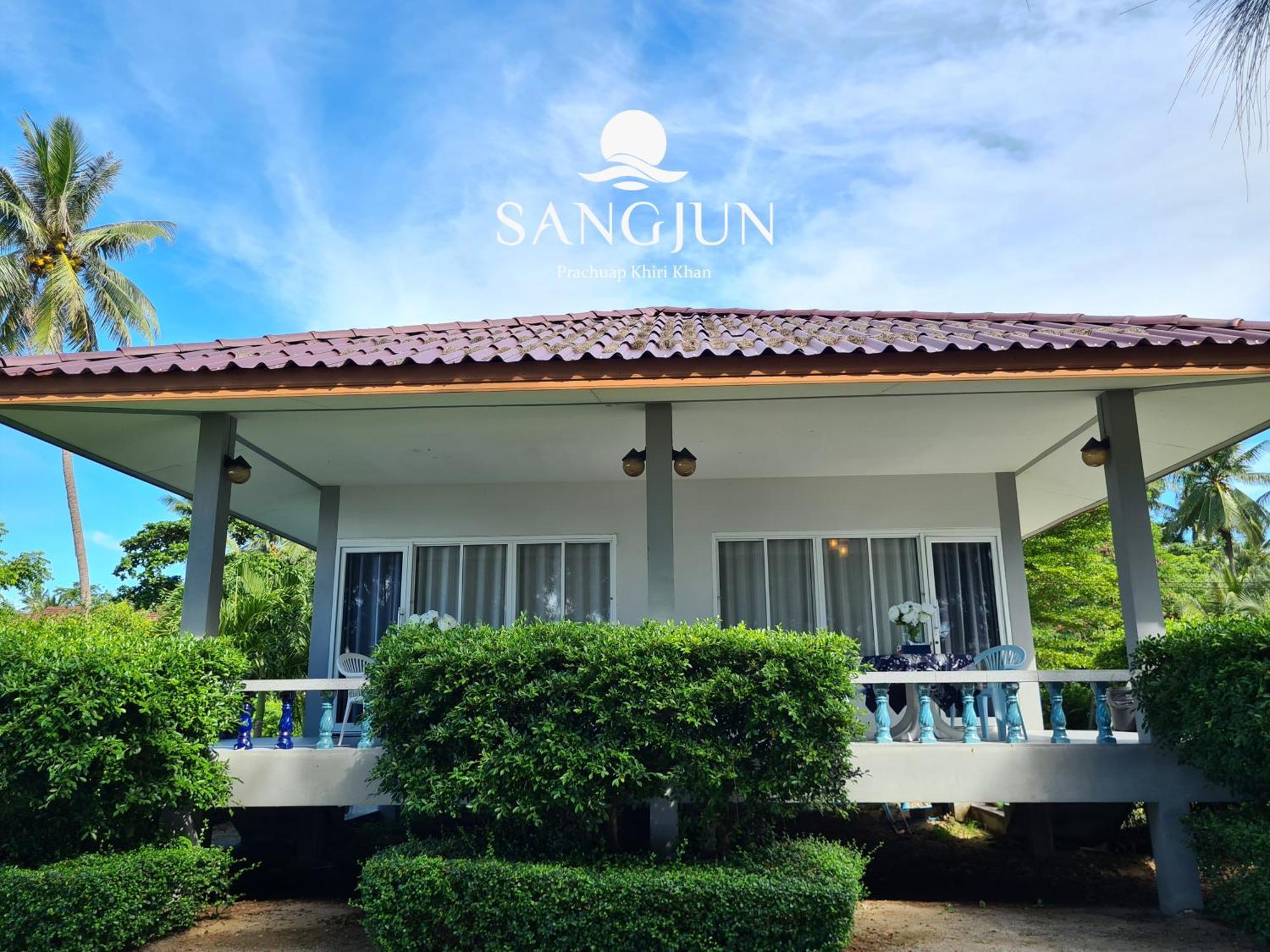 Sangjun On Beach Resort Бангсапхан Экстерьер фото